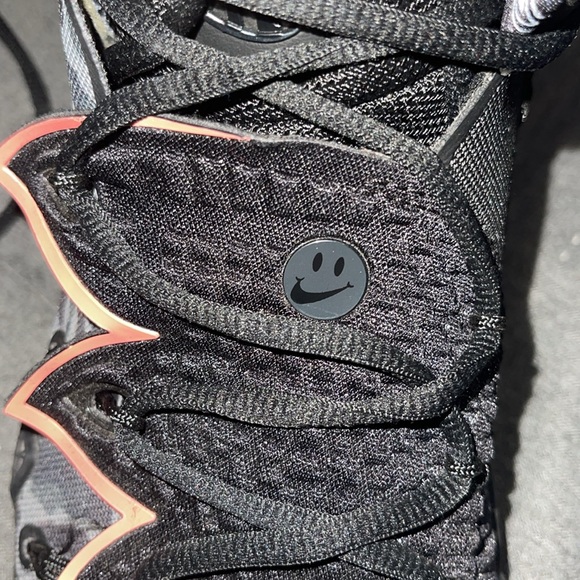 KYRIE 2 “WHAT THE CAMO” Men’s 9 1/2 LIKE NEW ONLY WORE IN DOORS - Picture 5 of 10